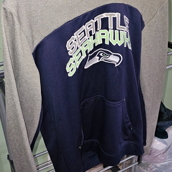 NFL Team Apparel Seahawks Youth sweatshirt size XL - Picture 2 of 3